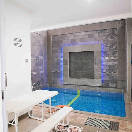 Schones Haus Private Pool & Netflix By Grorental 万隆 外观 照片