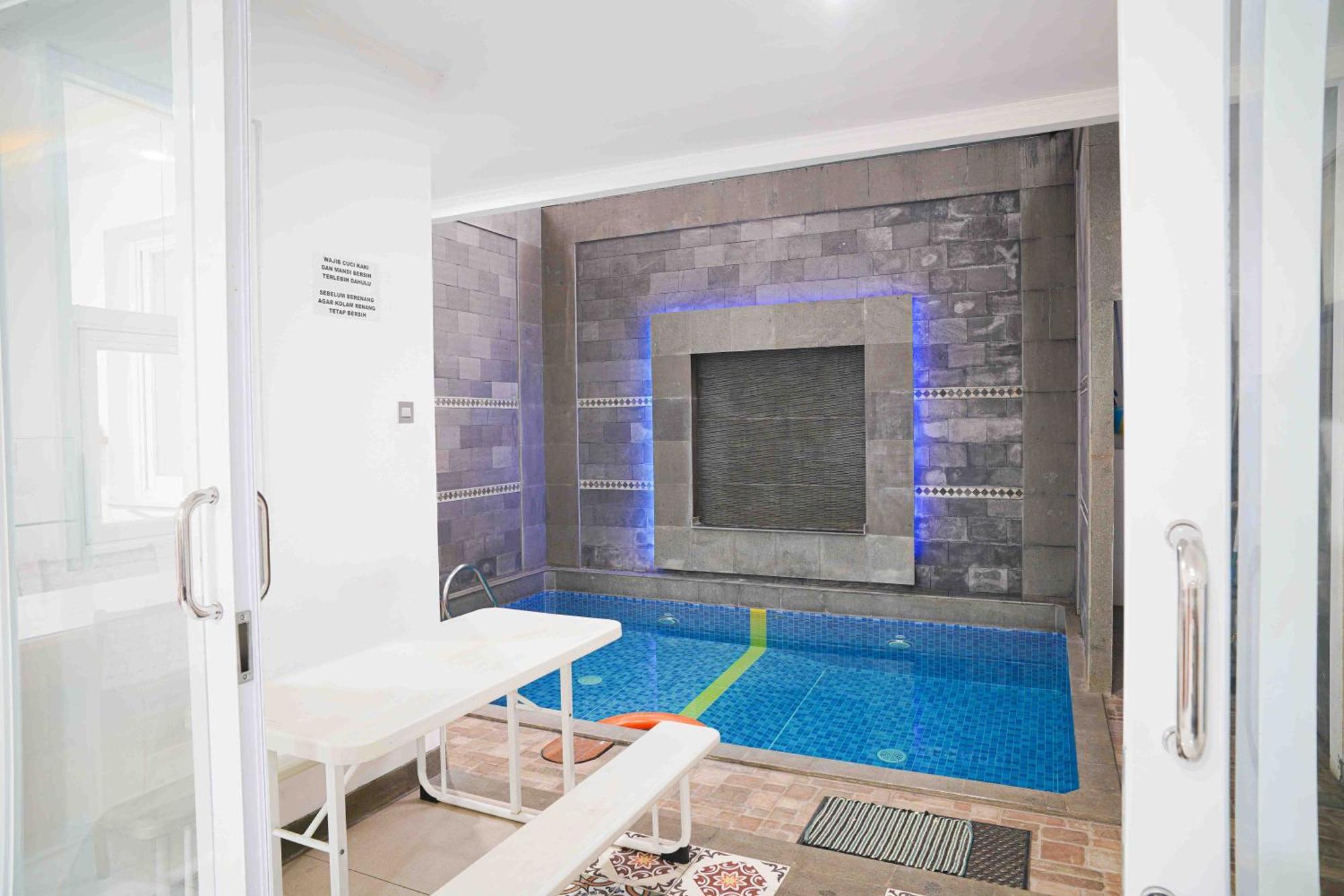 Schones Haus Private Pool & Netflix By Grorental 万隆 外观 照片