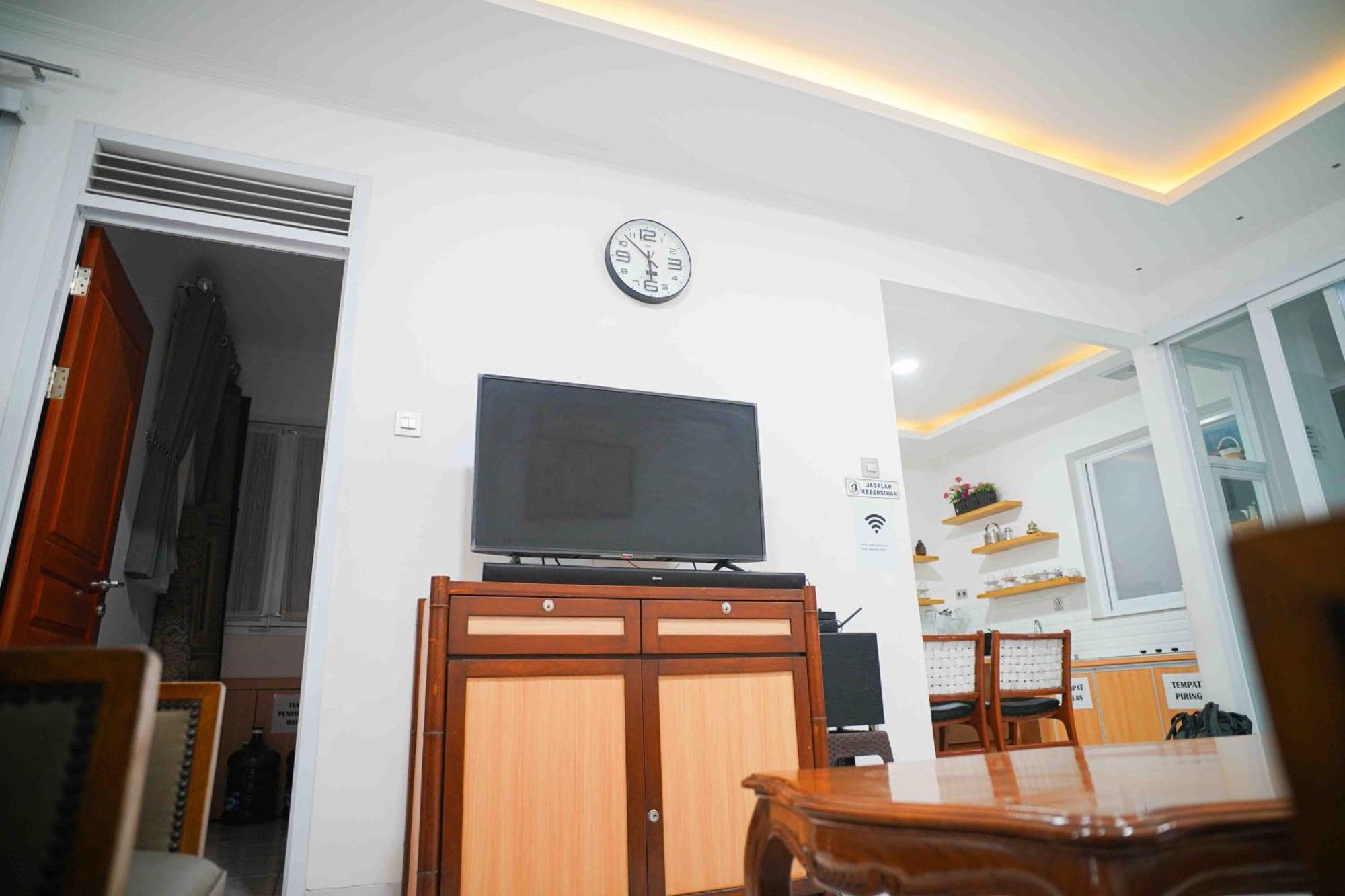 Schones Haus Private Pool & Netflix By Grorental 万隆 外观 照片