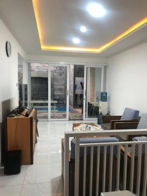 Schones Haus Private Pool & Netflix By Grorental 万隆 外观 照片